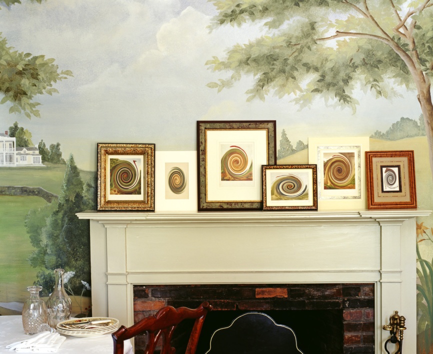 Pictures on a mantle
